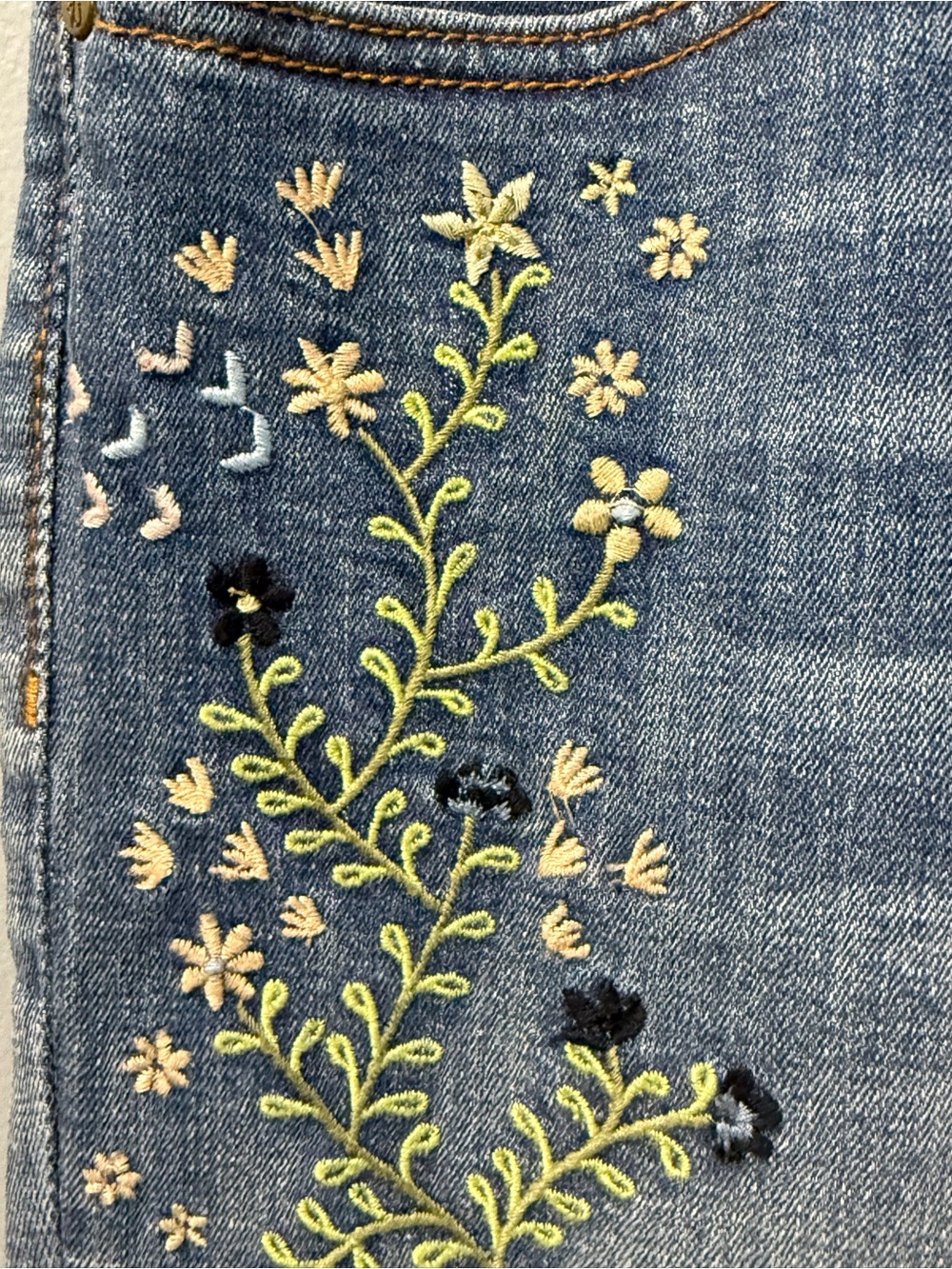 Driftwood Kelly Floral Embroidered Jeans Medium Wash Women’s Jeans Size 28 - Picture 2 of 12